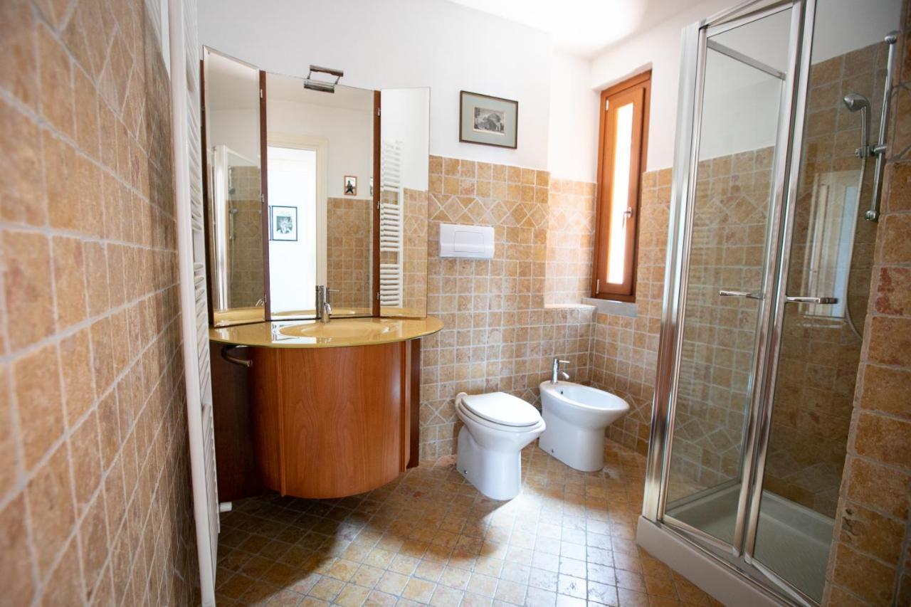Iseolakerental - La Stallina - Monte Isola Buitenkant foto